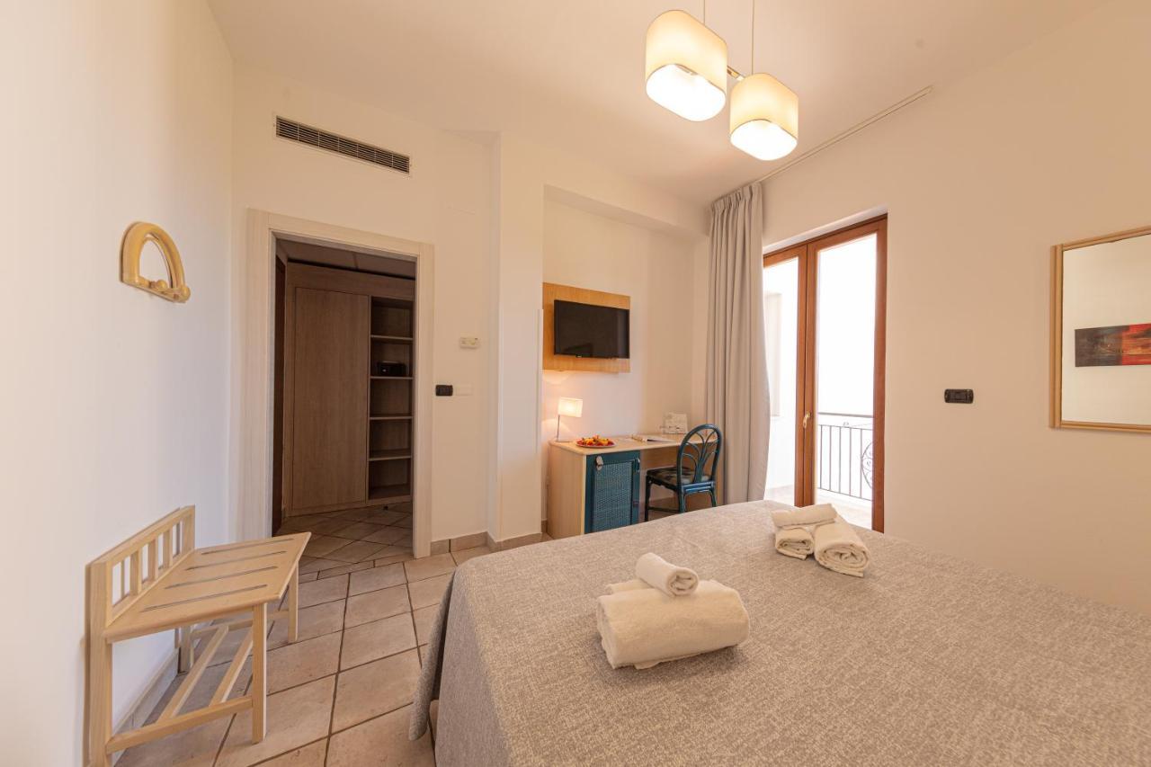 צ'פאלו Hotel Baia Del Capitano מראה חיצוני תמונה